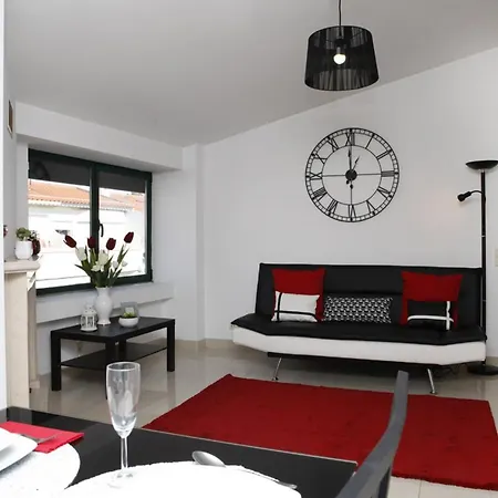 Apartment Wondrous Terrace In Center