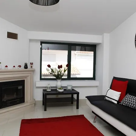 Wondrous Terrace In Center Apartment *